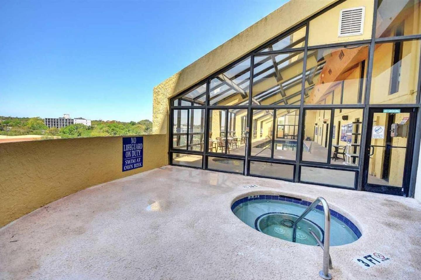 Oversized Ocean View Queen Suite With Beautiful Fireplace And Accents - Sleeps 4 Guests! Myrtle Beach Pokój zdjęcie