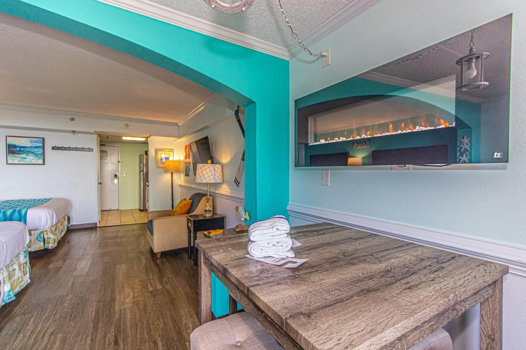 Oversized Ocean View Queen Suite With Beautiful Fireplace And Accents - Sleeps 4 Guests! Myrtle Beach Pokój zdjęcie