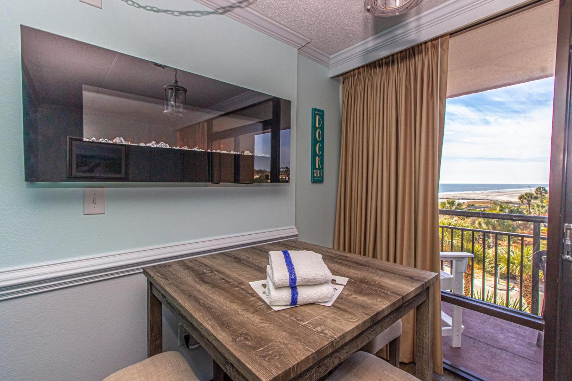 Oversized Ocean View Queen Suite With Beautiful Fireplace And Accents - Sleeps 4 Guests! Myrtle Beach Pokój zdjęcie